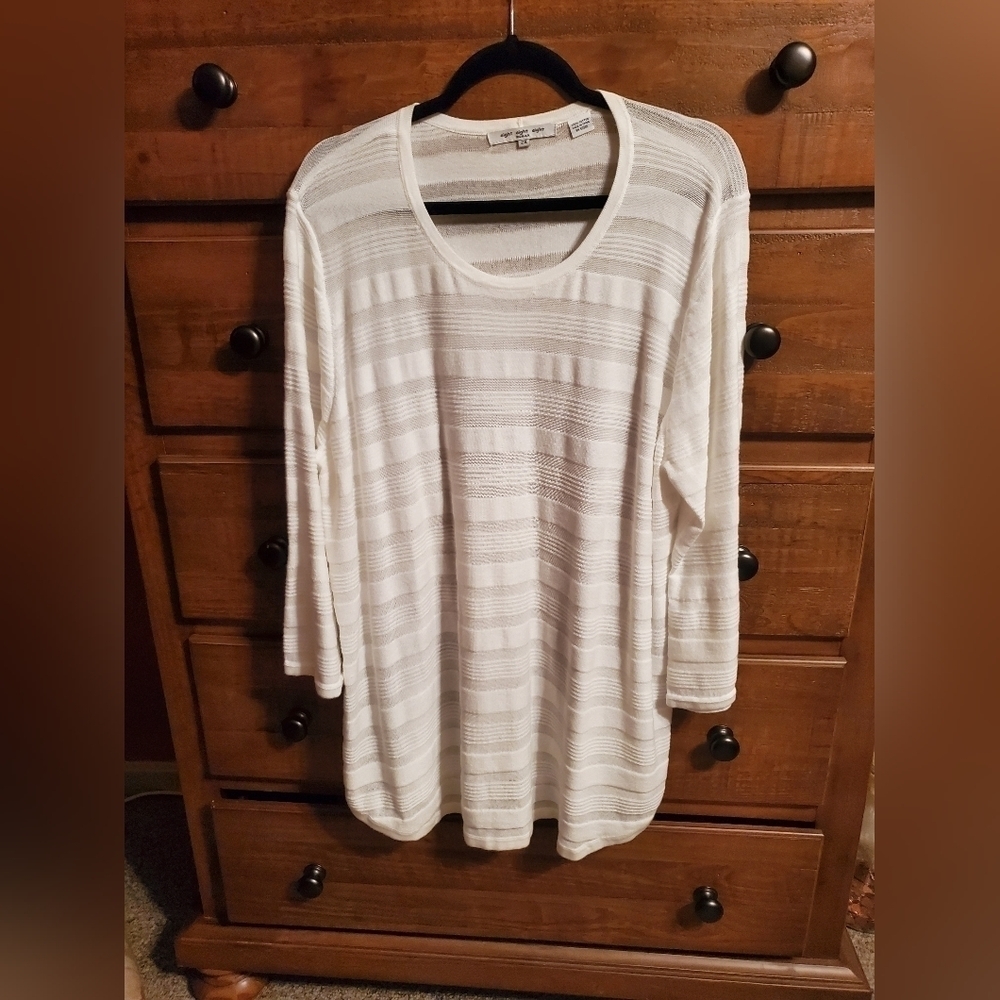 Eight Eight Eight Woman Lightweight White Sweater Size 2X.